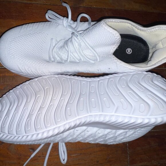 Women's White Sneakers Size 8.5 - Picture 4 of 5